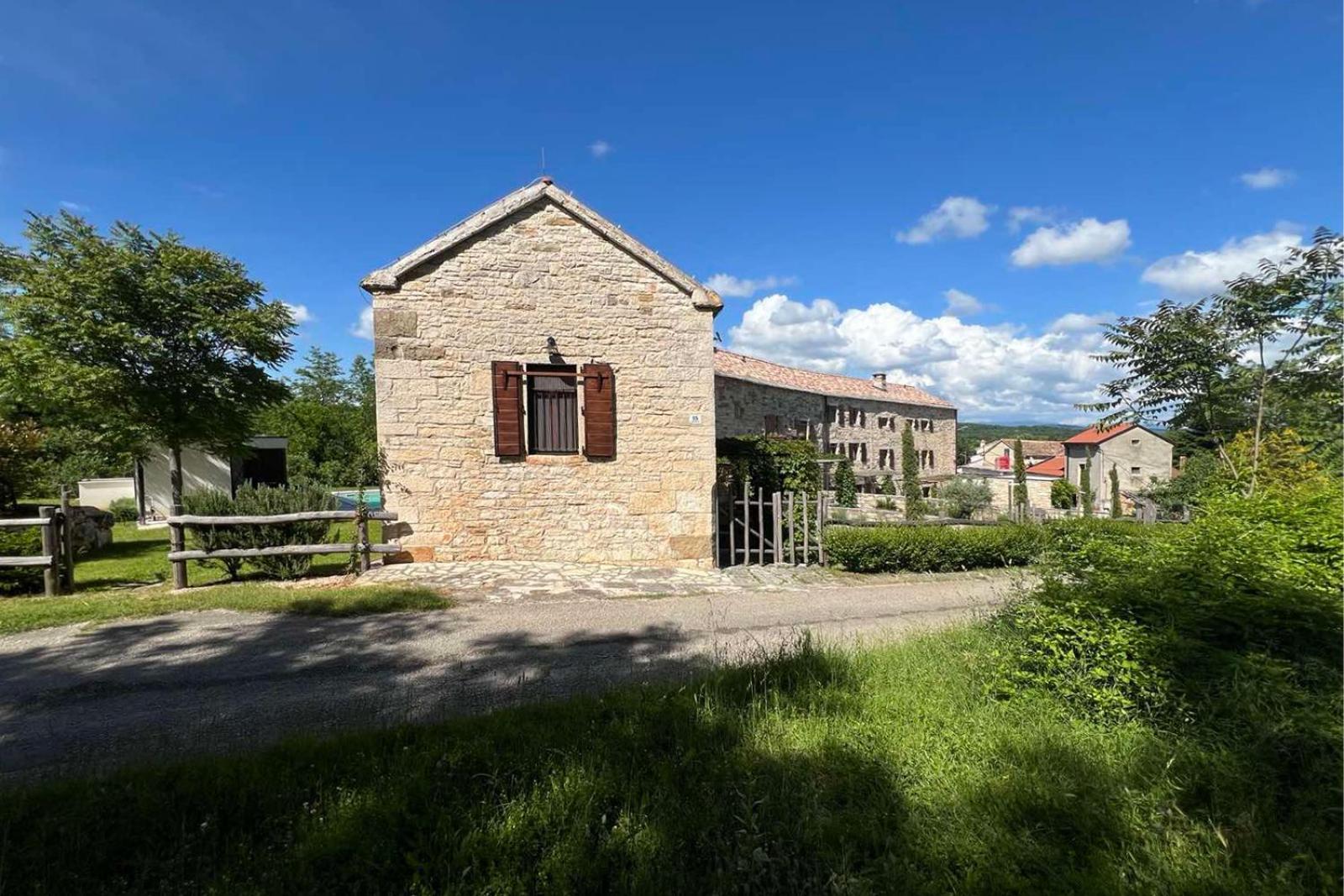Villas Martincici With Large Pool Groznjan Exterior photo